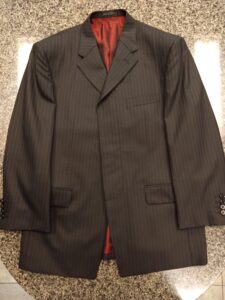 比翼スタイルのスーツ