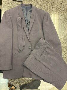 ピーク衿のコンポラスーツ